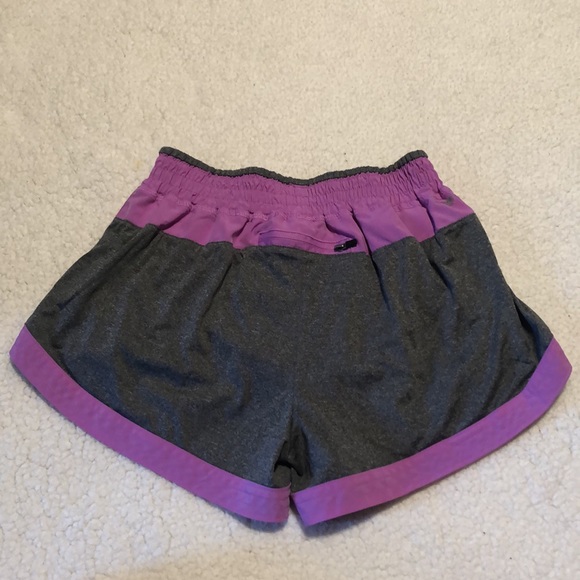 Athletic shorts - Picture 2 of 3